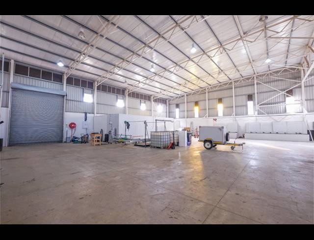 1,150M² WAREHOUSE RENTED IN CAPRICORN